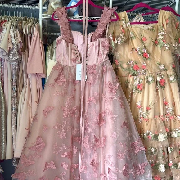 Elegant Pink Lace Gown - Picture 8 of 12